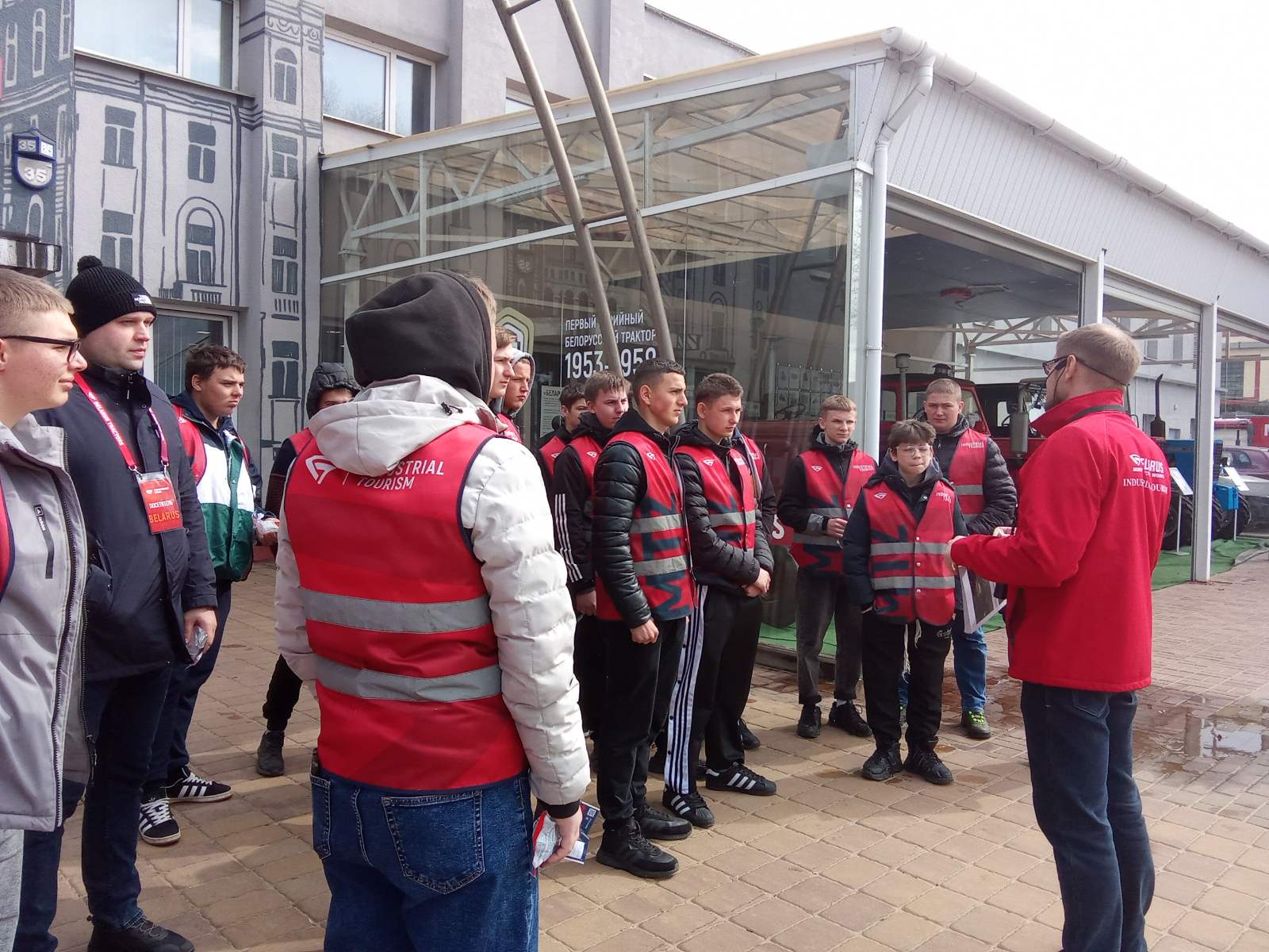 Экскурсия на тракторный завод фото 3