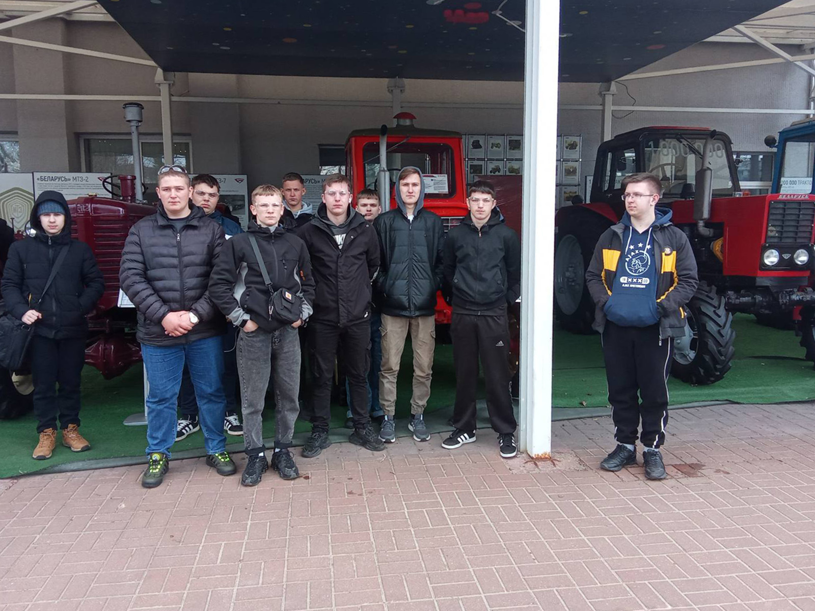 Экскурсия на тракторный завод фото 9