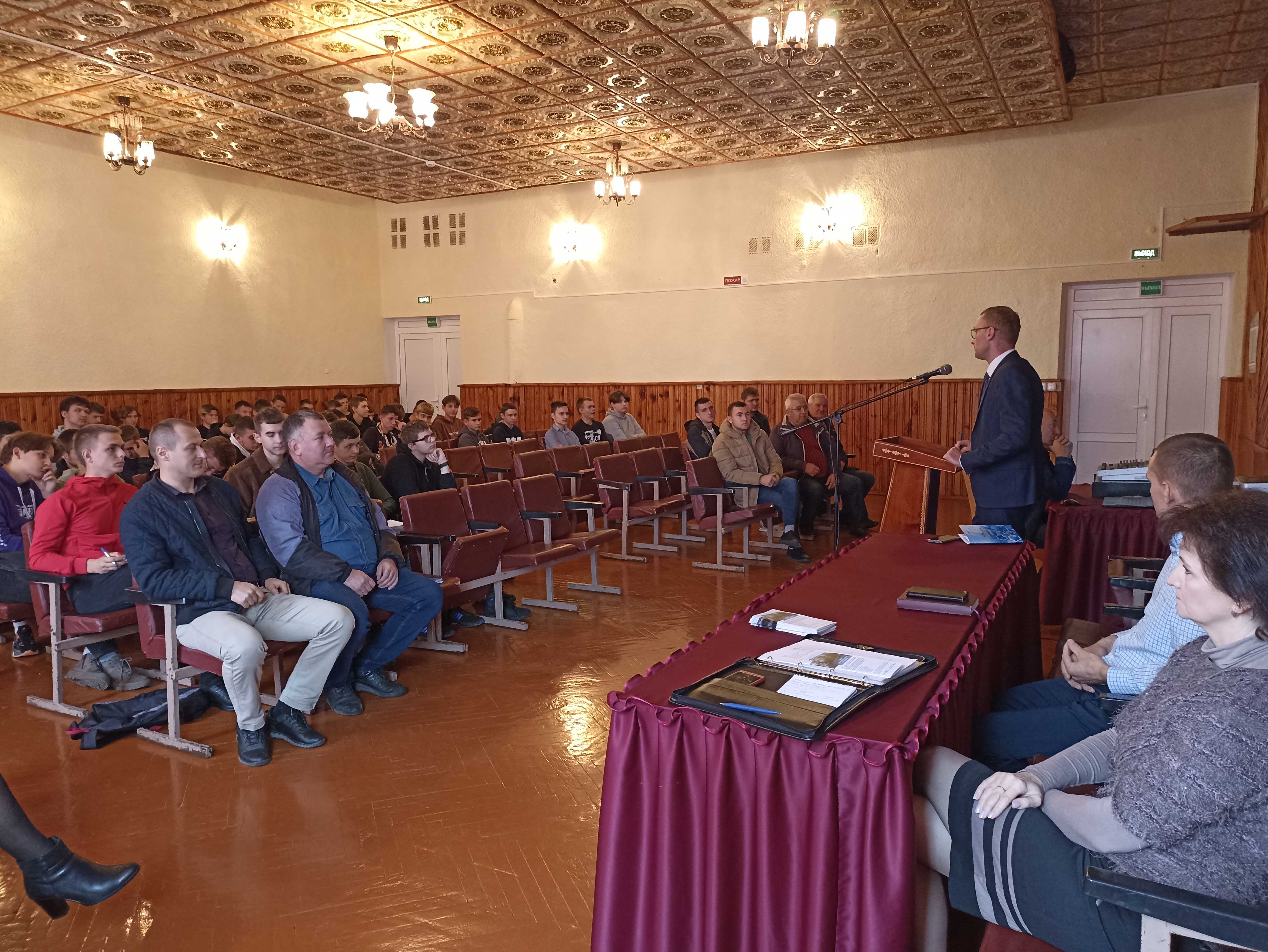 Сустрэча прадстаўнікоў арганізацый заказчыкаў-кадраў філіяла Пінскія электрычныя сеткі РУП Брэстэнэрга фота 1