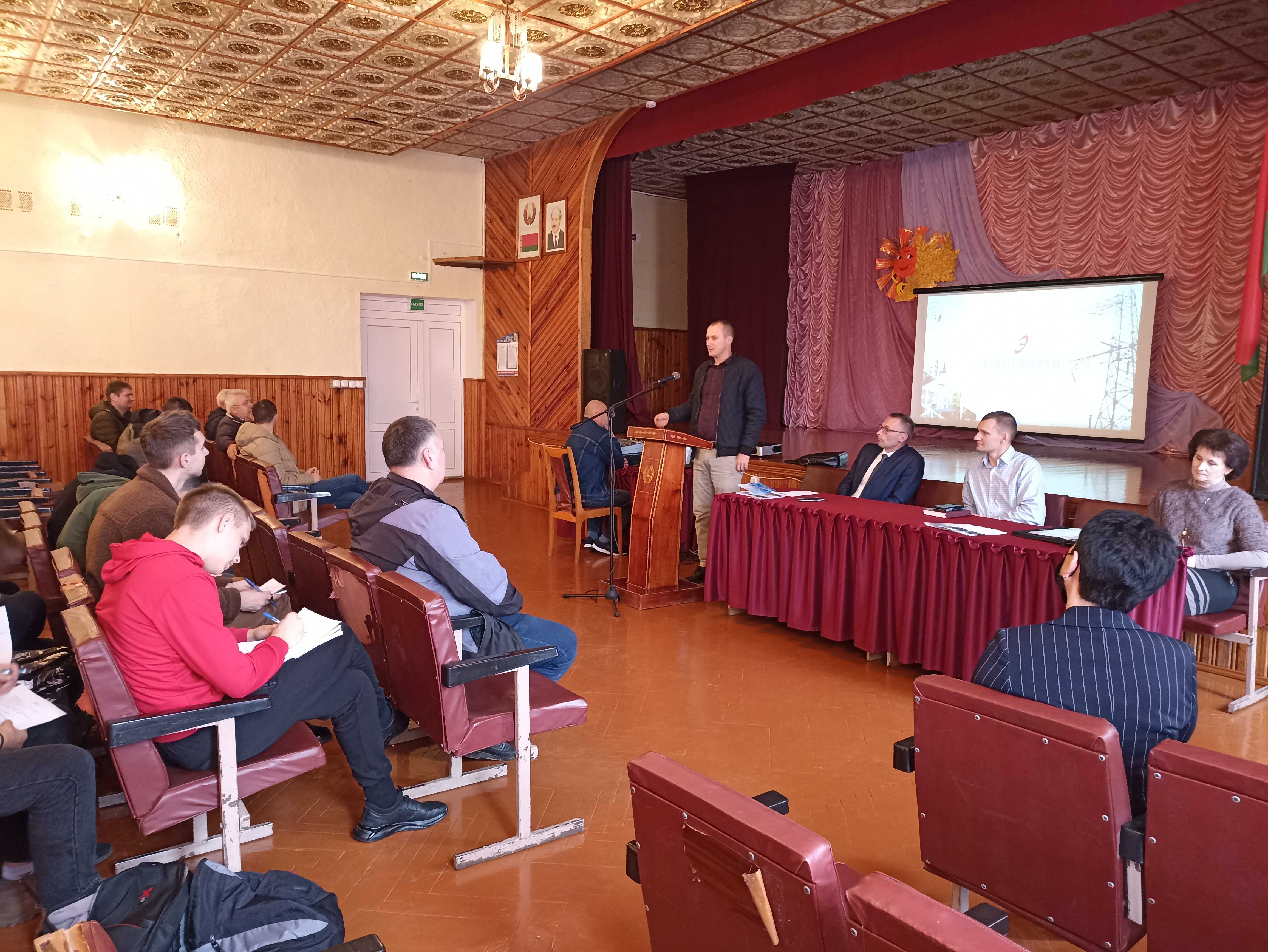 Сустрэча прадстаўнікоў арганізацый заказчыкаў-кадраў філіяла Пінскія электрычныя сеткі РУП Брэстэнэрга фота 5