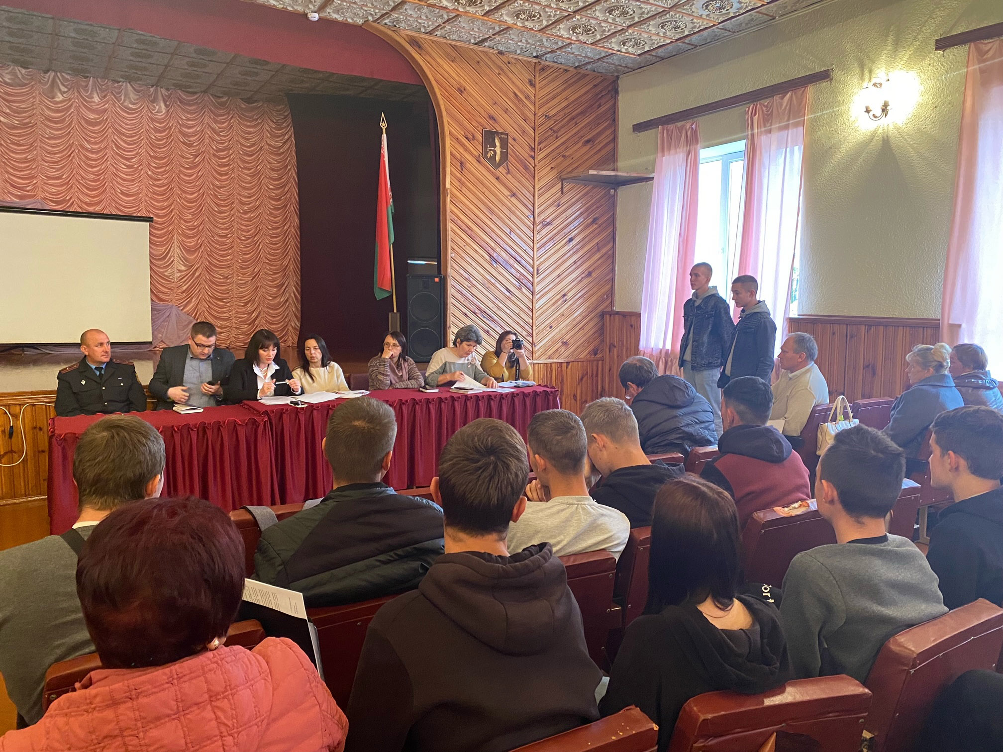 Выязная адкрытая камісія па справах непаўналетнiх фота 1