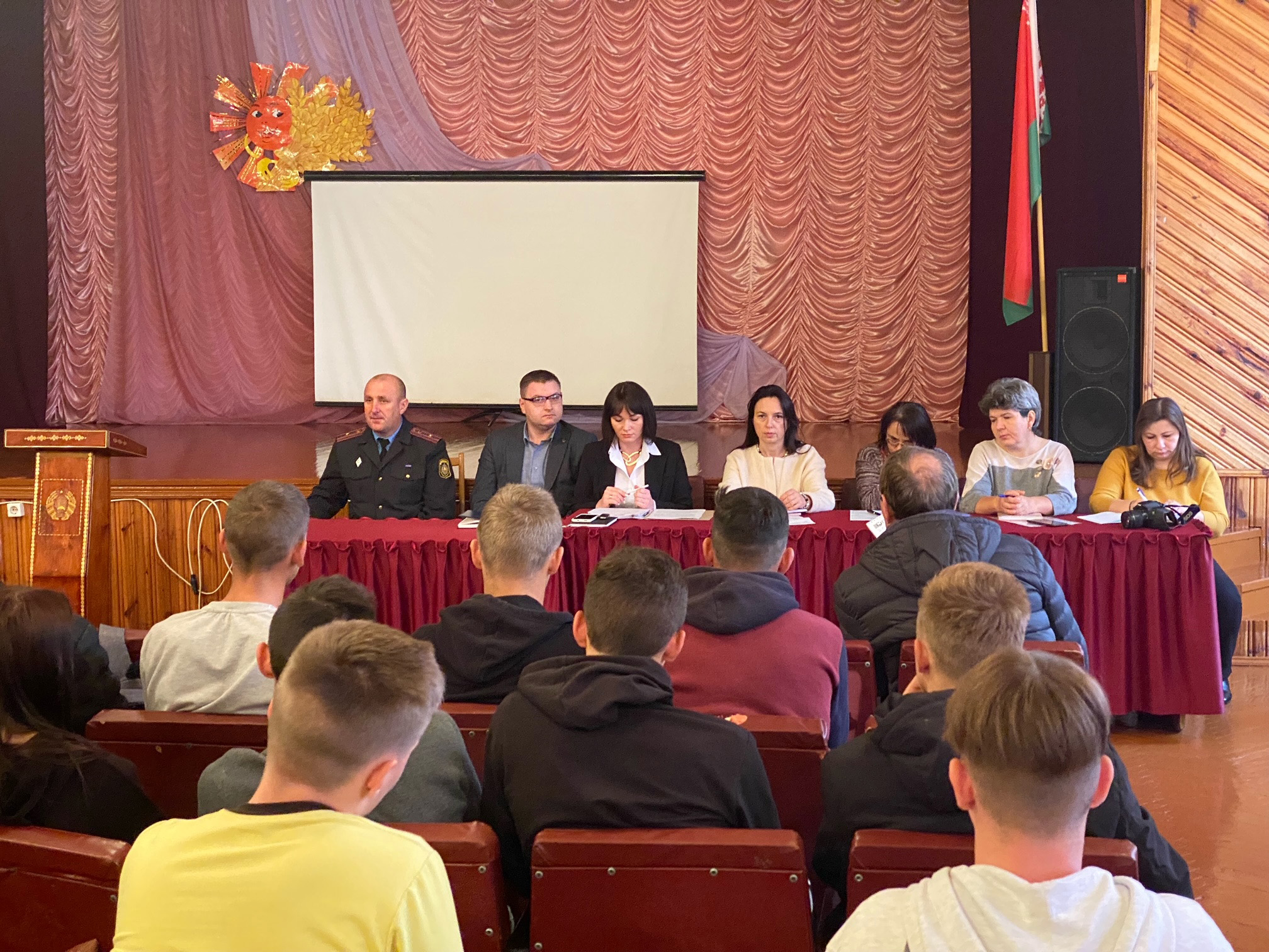 Выязная адкрытая камісія па справах непаўналетнiх фота 3