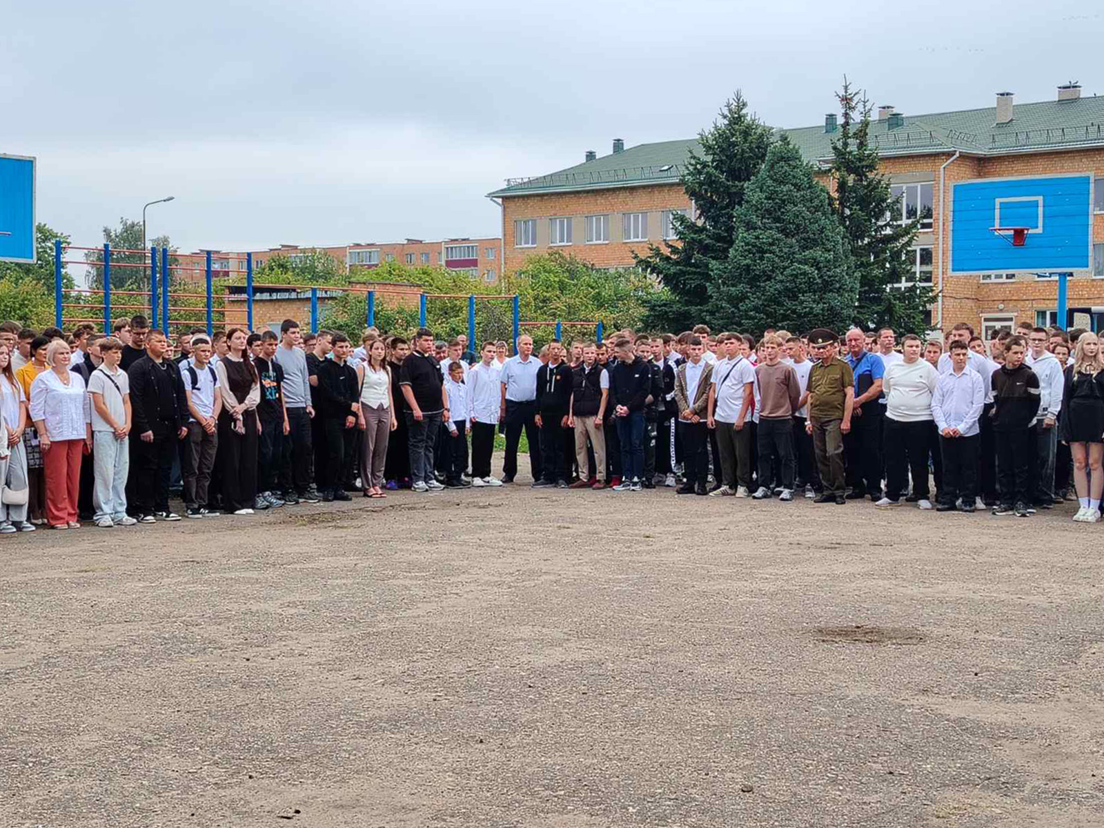 Торжественная линейка, посвящённая началу учебного года фото 3